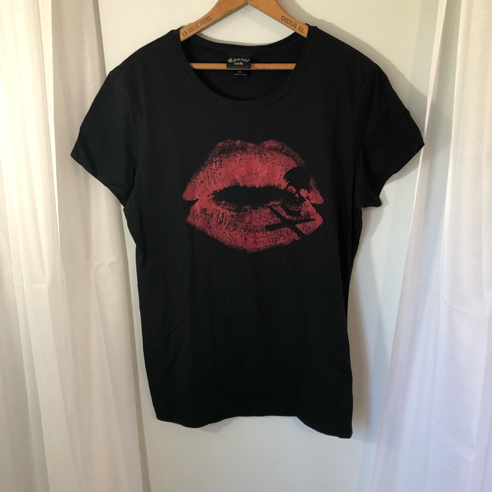 Women’s 2XL Cartel Ink lips, skull and crossbones